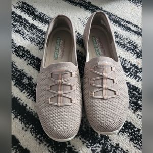 Women's Slip-On Skechers Size 9